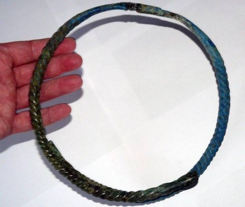 B - ARCHEOLOGIA -  - Grande Collare (Torc) Altomedievale Vichingho in Bronzo  �  VIII-X  sec. d.C. (65)