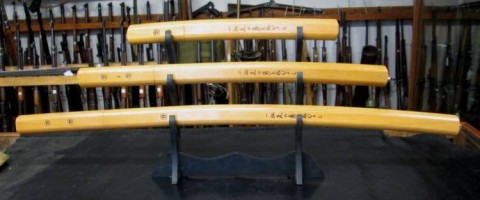 C - ARMI ANTICHE - ARMI GIAPPONESI (AG) - KATANA-WAKISASHI-TANTO IN SHIRASAIA + SOSTEGNO (COPIE)