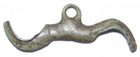 B - ARCHEOLOGIA - PENDENTI / AMULETI (P/A) - Pendente �a Fulmine� Vichingo in Bronzo  �  IX-XI  sec. d.C. (151)
