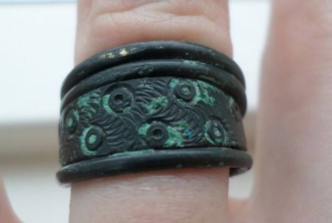 B - ARCHEOLOGIA -  - Anello Vichingo  a Spirale  in Bronzo con Decorazioni a Cerchio - VIII-XI sec. d.C.  (13)