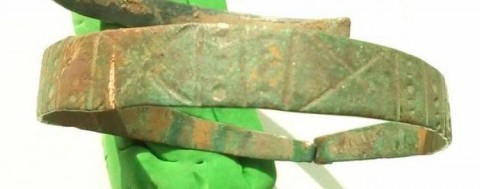 B - ARCHEOLOGIA -  - Bracciale �ad Omega�  in Lamina Vichingo in Bronzo � X-XII sec. d.C. (266A)