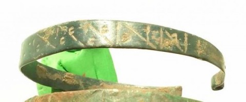 B - ARCHEOLOGIA - BRACCIALI (BR) - Bracciale �ad Omega�  in Lamina Vichingo in Bronzo � X-XII sec. d.C. (266B).