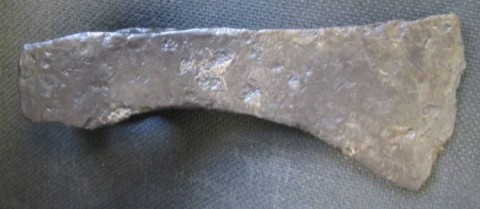 A - ANTIQUARIATO - ARMI (AR) - Ascia �Francisca� da Guerra Altomedievale in Ferro � Europa  sec. VI-IX  (168)