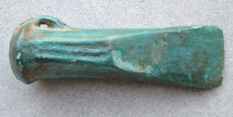 B - ARCHEOLOGIA -  - Ascia a Cannone con Occhiello laterale in Bronzo � Hallstatt C,  VIII-VII sec. a.C. (288)	