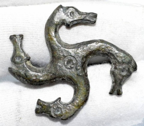 B - ARCHEOLOGIA -  - Fibula �a Svastica�  Romana in Bronzo con Teste di Cavallo � II-III sec. d.C.  (283)