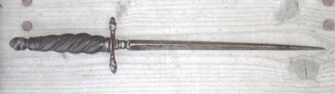 C - ARMI ANTICHE - PUGNALI (PU) - STILETTO DA BOMBARDIERE  SEC. XVII (1)