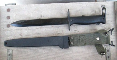 D - ARMI BIANCHE -  - BAIONETTA  FAMAS  M.75	.		 					150,00