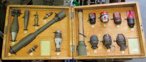 F - ARMI DISATTIVATE - GRANATE-PROIETTILI (GP) - CASSETTA DIDATTICA GRANATE-BOMBE A MANO II GM.