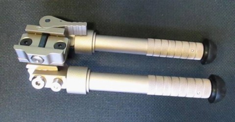 P - MATERIALE TIPO MILITARE - ACCESSORI (ACC) - BIPIEDE  x  AFFUSTO (Rail Picatinny).   TESTINA ROTANTE.