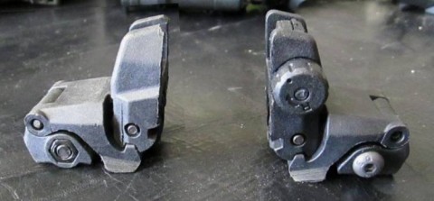 P - MATERIALE TIPO MILITARE -  - MIRE ANT.-POST PIEGHEVOLI x SLITTA PICCATINNY.  