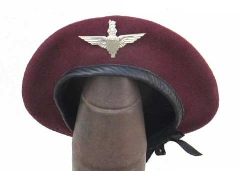 I - MILITARIA STORICA -  - GB	BASCO PARACADUTISTI �1944�.							400,00