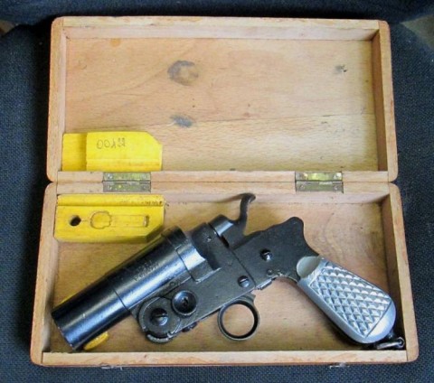 E - ARMI ATTIVE - PISTOLE (P) - R.M.  LANCIARAZZI MOD.00  CON SCATOLA.						800,00 			