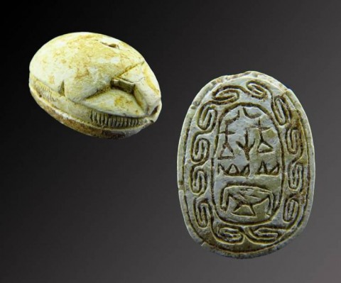 B - ARCHEOLOGIA -  - Scarabeo Egizio in Steatite bianca con geroglifici - 19 mm.  � ca. 1500  a.C.  (312).