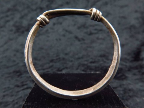 B - ARCHEOLOGIA - ANELLI (AN) - Anello Celtico in Argento,  IV sec. a.C.  (310).