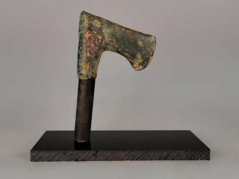 B - ARCHEOLOGIA -  - Ascia da guerra in Bronzo.    Luristan, XVII-XI sec. a.C. (327).