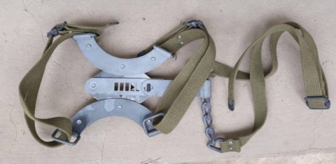 I - MILITARIA STORICA - EQUIPAGGIAMENTO (EQ) - US  RAMPONI DA GHIACCIO MOD. 42.							60,00