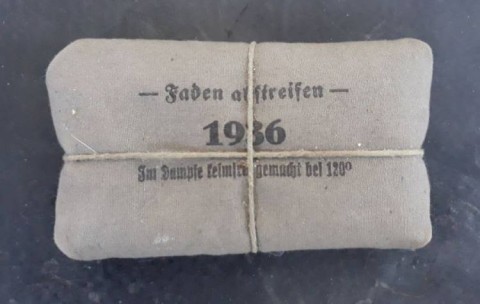 I - MILITARIA STORICA - EQUIPAGGIAMENTO (EQ) - WH 	PACCHETTO  MEDICAZIONE 1939.						25,00