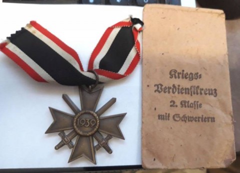 I - MILITARIA STORICA - DECORAZIONI (D) - CROCE AL MERITO CON SPADE II CL. (Kriegs Verndienst Kreuz) + Bustina (1)