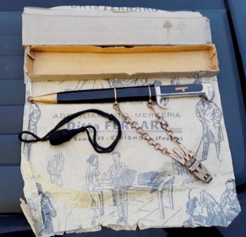 D - ARMI BIANCHE - COLTELLI - PUGNALI  (CP) - PUGNALE  M.V.S.N. M.37 UFF. (LUNGO) + SOSPENSIONI + NAPPINA + SCATOLA	.