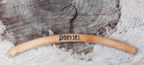 I - MILITARIA STORICA - EQUIPAGGIAMENTO (EQ) - POL.  GRUCCIA  IN LEGNO  �POLIZEI�  (2).					50,00