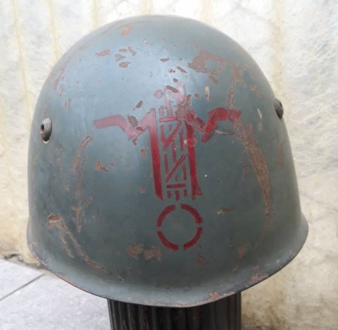 I - MILITARIA STORICA -  - RSI  ELMETTO  M.33  GNR  FREGIO FRONTALE ROSSO.