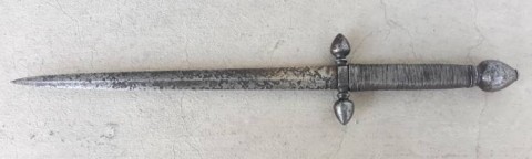 C - ARMI ANTICHE - PUGNALI (PU) - PUGNALE GUARDIA E POMO A PIGNA  SEC. XVII.