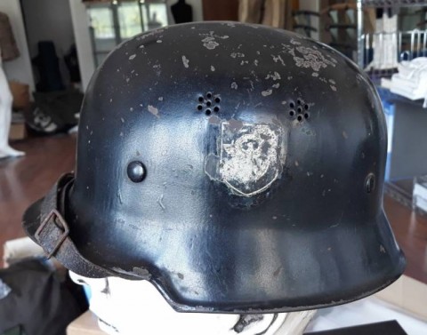 I - MILITARIA STORICA -  - ELMETTO M.34  SCHUTZ-POLIZEI BIFREGIO (1)					400,00