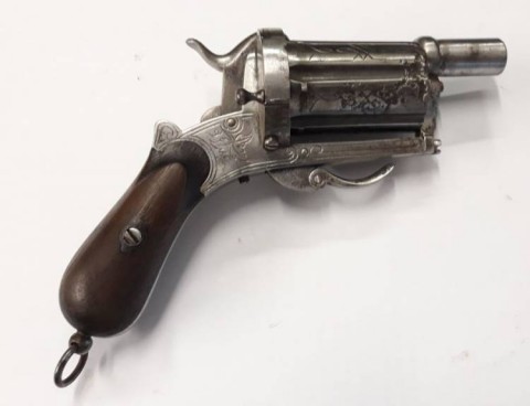 C - ARMI ANTICHE -  - REVOLVER A SPILLO   BULLDOG.  TAMBURO RIGATO.  Sec. XIX.