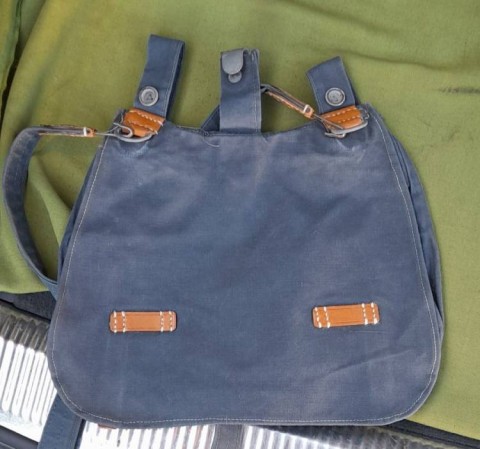 I - MILITARIA STORICA - EQUIPAGGIAMENTO (EQ) - LW  BROTBEUTEL CON CINGHIA. CUOIO  MARRONE.	