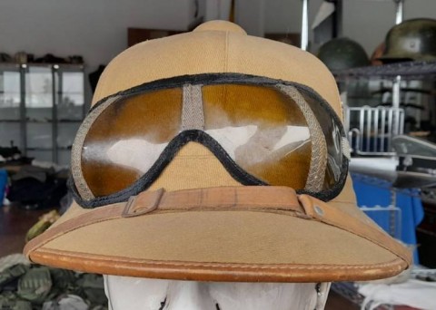 I - MILITARIA STORICA -  - LW   CASCO COLONIALE   TELA GIALLA  1943  + OCCHIALI ANTISABBIA.