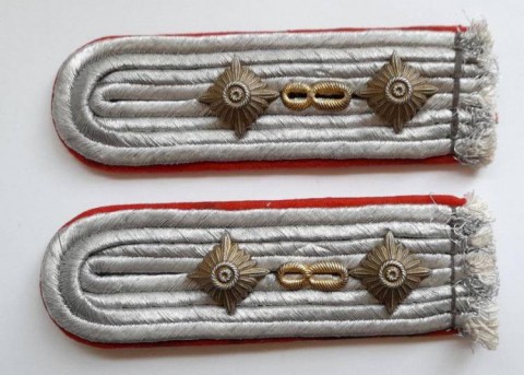 I - MILITARIA STORICA -  - HEER   SPALLINE ART.  CAPITANO 8� Rgt.	