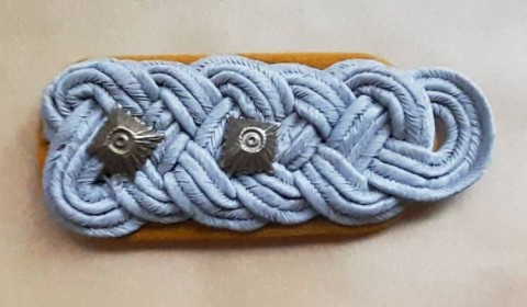 I - MILITARIA STORICA - DECORAZIONI (D) - HEER  N.1  SPALLINA  CAV.  OBERST (Colonnello).