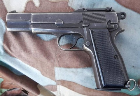 F - ARMI DISATTIVATE -  - PISTOLA   BROWNING MK. I*  INGLIS-CANADA CON ALZO.