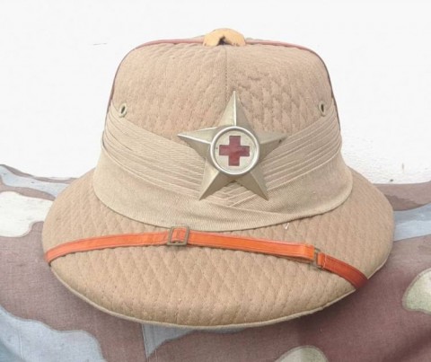 I - MILITARIA STORICA -  - REI   CASCO COLONIALE �ADEN� UFF. SANITA�  �CIGNA - TORINO�.