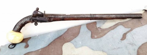 C - ARMI ANTICHE -  - PISTOLA  A PIETRA   ALLA MICHELETTA  CAUCASICA.   Sec. XVIII.