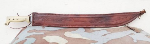 D - ARMI BIANCHE -  - MACHETE  DI EL SALVADOR CON FODERO PELLE.   SEC. XX.