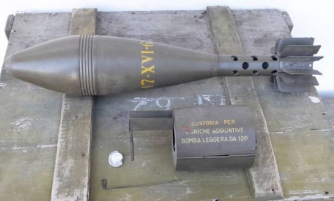 F - ARMI DISATTIVATE -  - BOMBA   DA  MORTAIO  da 120 mm. + CARICA   Aggiuntiva .  �XVI-62�.