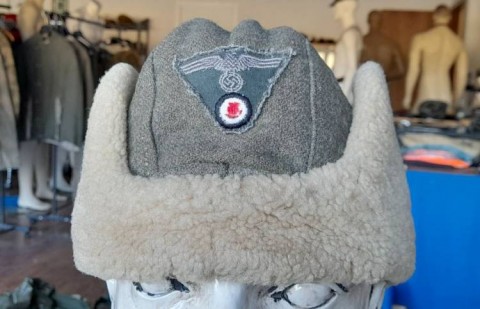 I - MILITARIA STORICA -  - HEER 	WINTERFELLM�TZE  �1943�  FREGIO A TRAPEZIO.