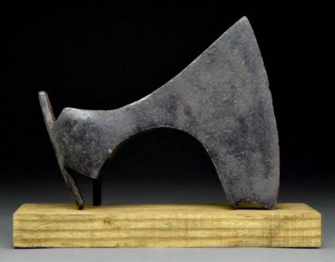 B - ARCHEOLOGIA -  - Ascia da battaglia Vichinga in Ferro di tipo Barbuto.  Epoca:  ca. 900-1100 d.C.  (351).