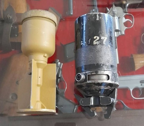 F - ARMI DISATTIVATE -  - GB     TROMBONCINO + GRANATA   N�68 A.T.III  x ENFIELD  N�1 MKIII.