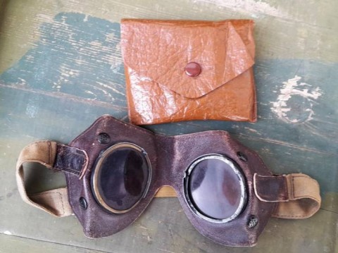 I - MILITARIA STORICA -  - OCCHIALI MULTIUSO 75%  IN PELLE MARRONE + CUSTODIA .